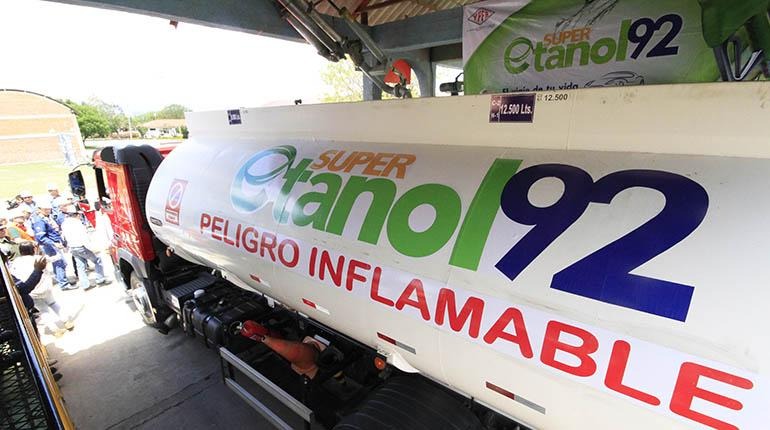 Cañeros de Santa Cruz aumentan en 15% volumen de venta de etanol a YPFB