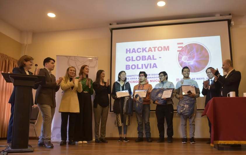 Equipo “Isótopos Radioactivos” de la Umsa gana el HackAtom 2025 y representará a Bolivia en Rusia