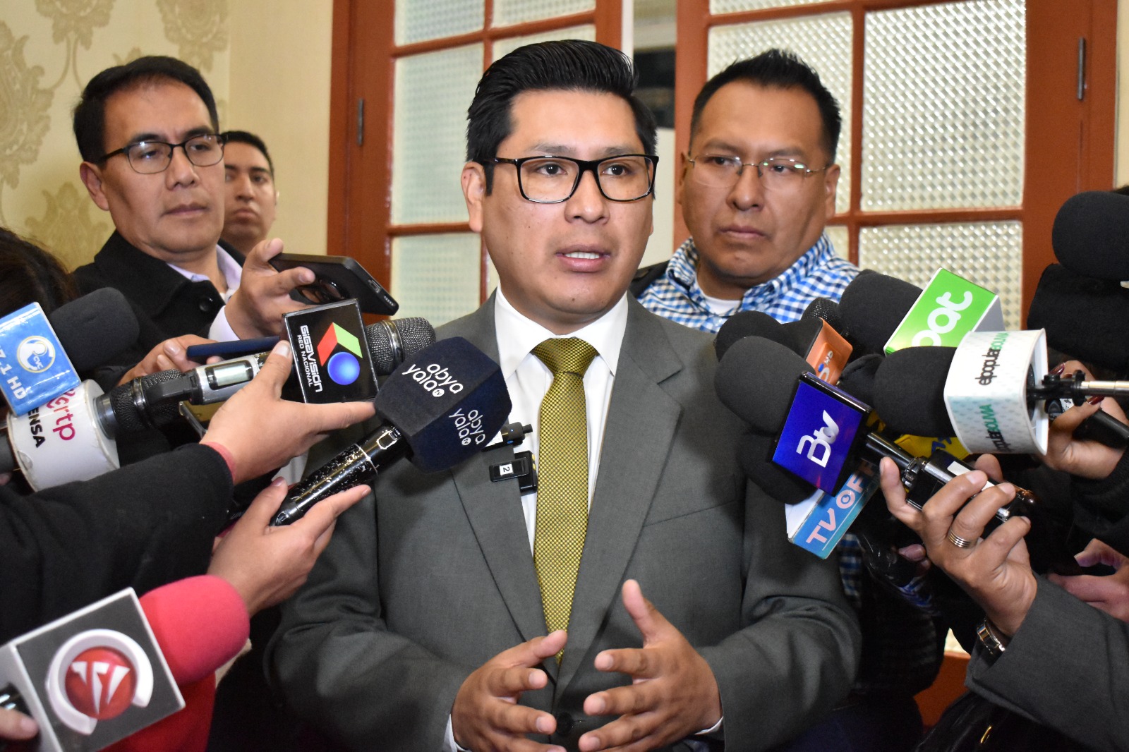 Sentencian a cuatro exfuncionarios por compra irregular de una aeronave y otros para llevar ayuda a zonas del sismo en 1998