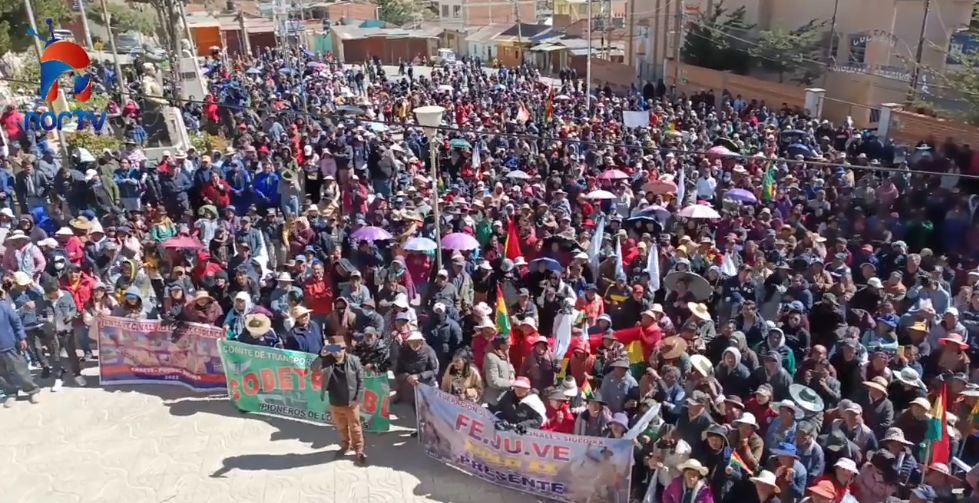 Cabildo de Llallagua declara enemigo a Evo Morales y mártires y héroes a los tres policías asesinados por evistas