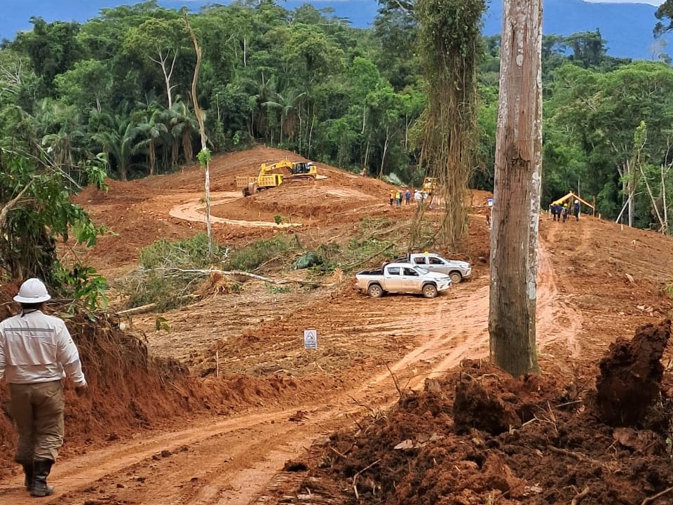 YPFB construye planchada y camino para acceder a los pozos Mayaya Centro