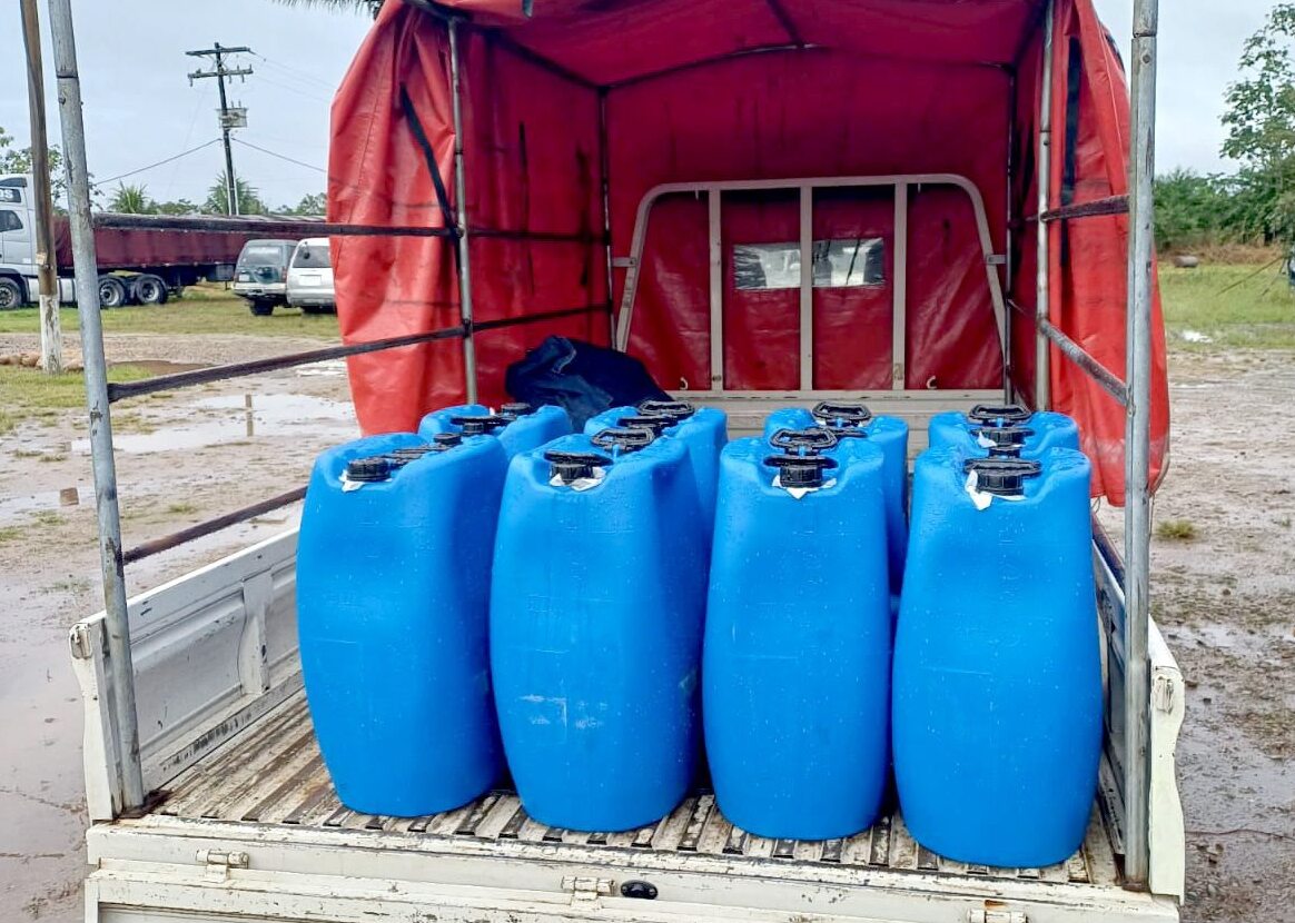 Felcn intercepta vehículo con ocho bidones de ácido sulfúrico en Yapacaní