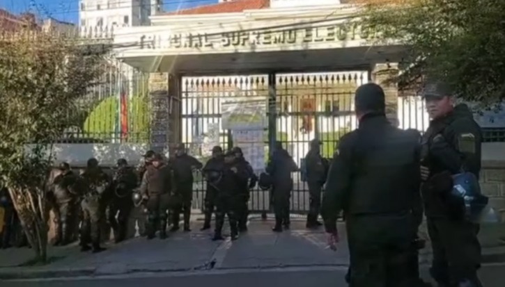 Habilitan tránsito en inmediaciones del TSE, pero mantienen resguardo policial