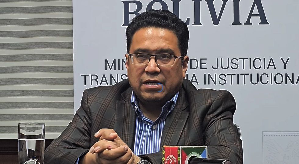 Justicia ordena detención preventiva del exministro César Siles en la cárcel de Patacamaya por cinco meses