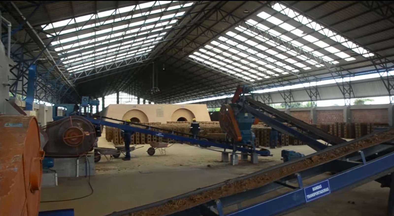 Alistan entrega de la fábrica de ladrillos que beneficiará a más de 26.000 familias de Trinidad