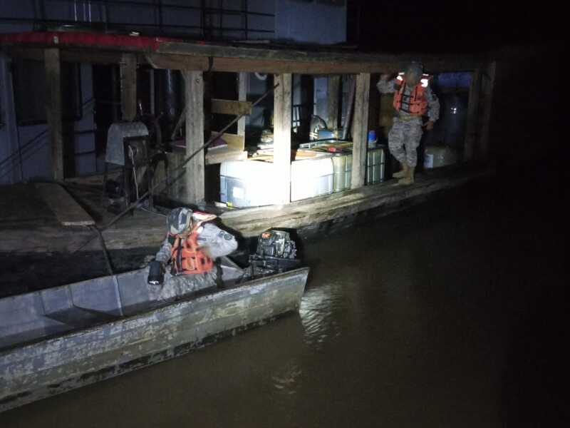 Incautan embarcación y 5.000 litros de diésel transportados ilegalmente en el río Beni