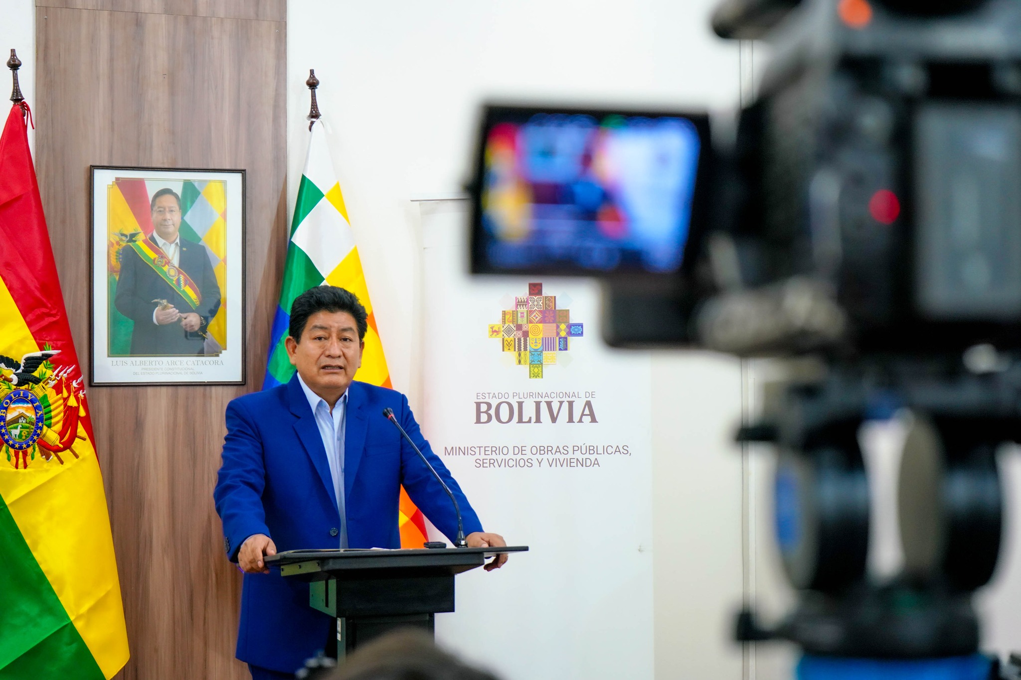 Entregan orden de proceder para supervisar la construcción del proyecto carretero Pacobamba – Charazani 