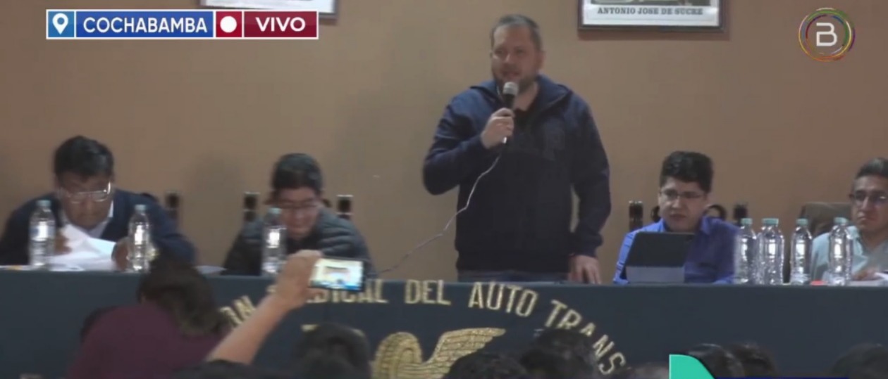 Gobierno y transporte de Cochabamba instalan reunión sobre abastecimiento de combustibles 