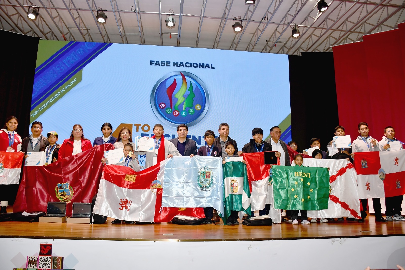 Premian a 15 estudiantes ganadores del Encuentro de Talento Extraordinario 2025