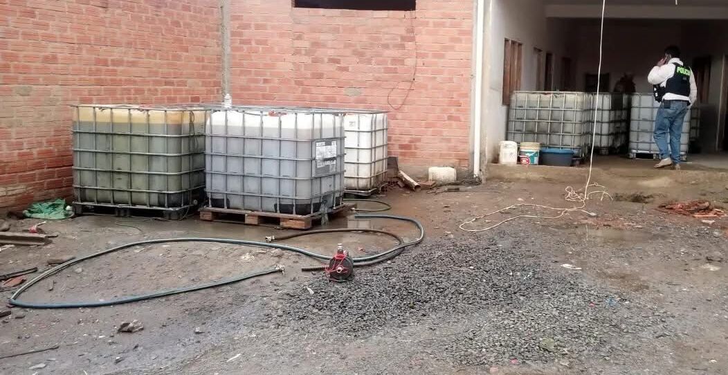 En una vivienda en El Alto descubren 7.000 litros de diésel almacenados ilegalmente