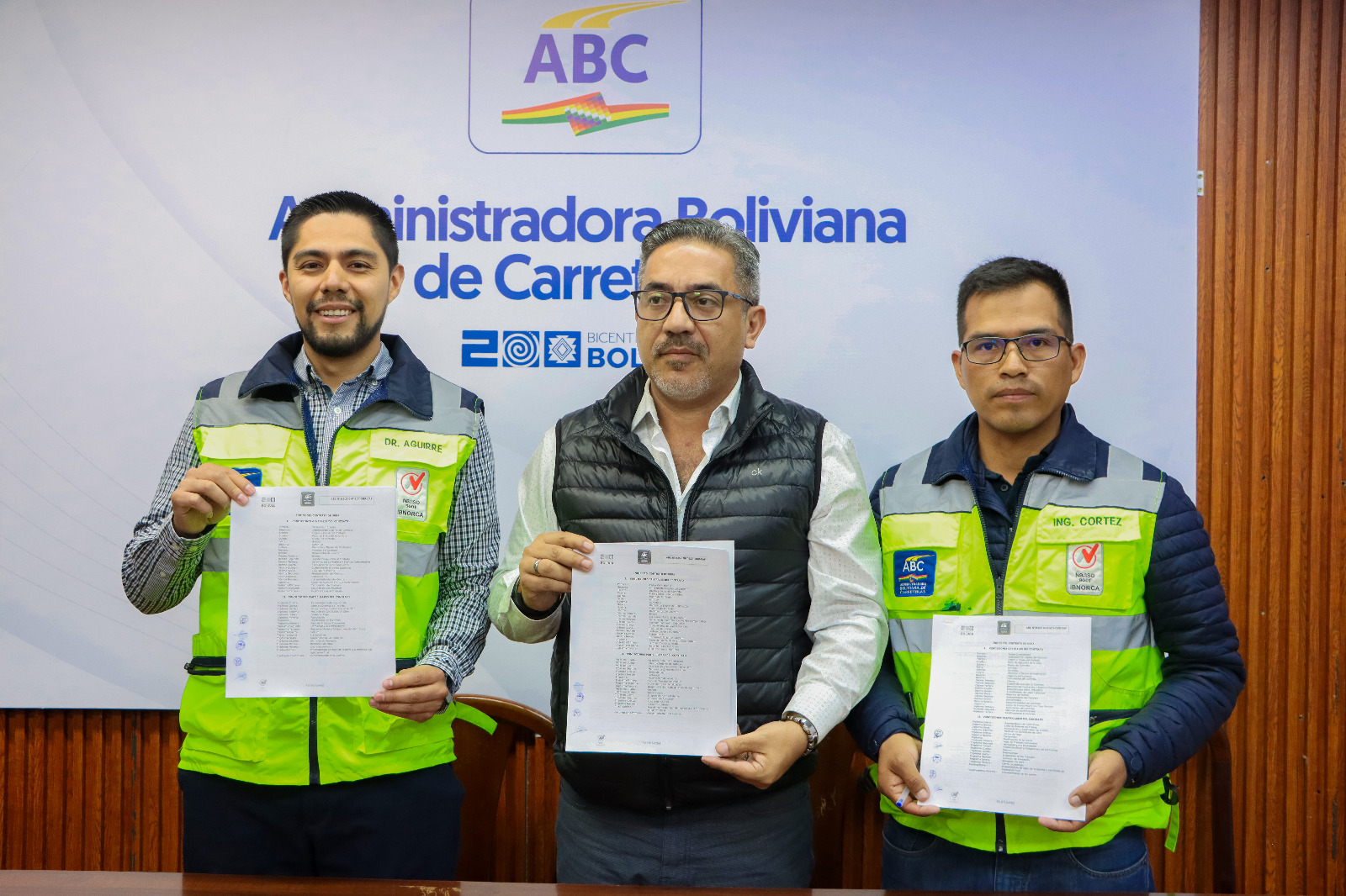 ABC firma contrato para la construcción de la doble vía Santa Cruz – Warnes con una inversión de más de Bs 278 millones