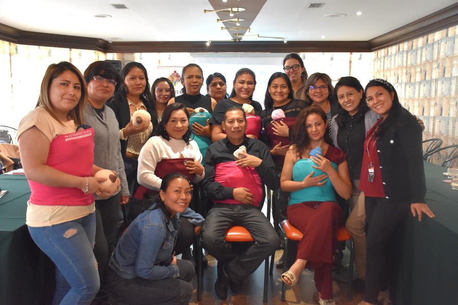 Capacitan a profesionales en Salud en el Método Madre Canguro