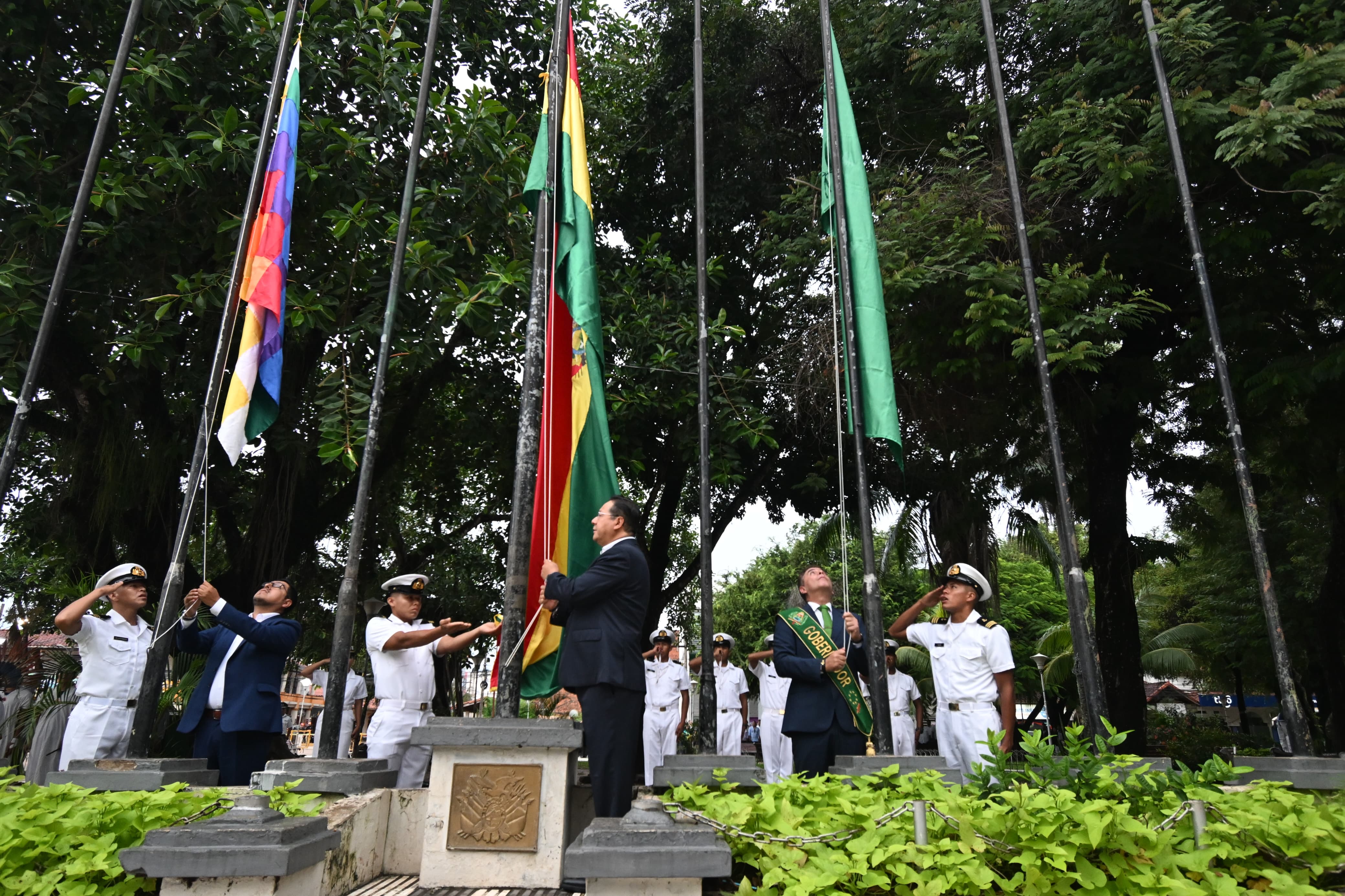 Arce inicia jornada en Beni con iza de banderas como parte de actos protocolares por el Año del Bicentenario