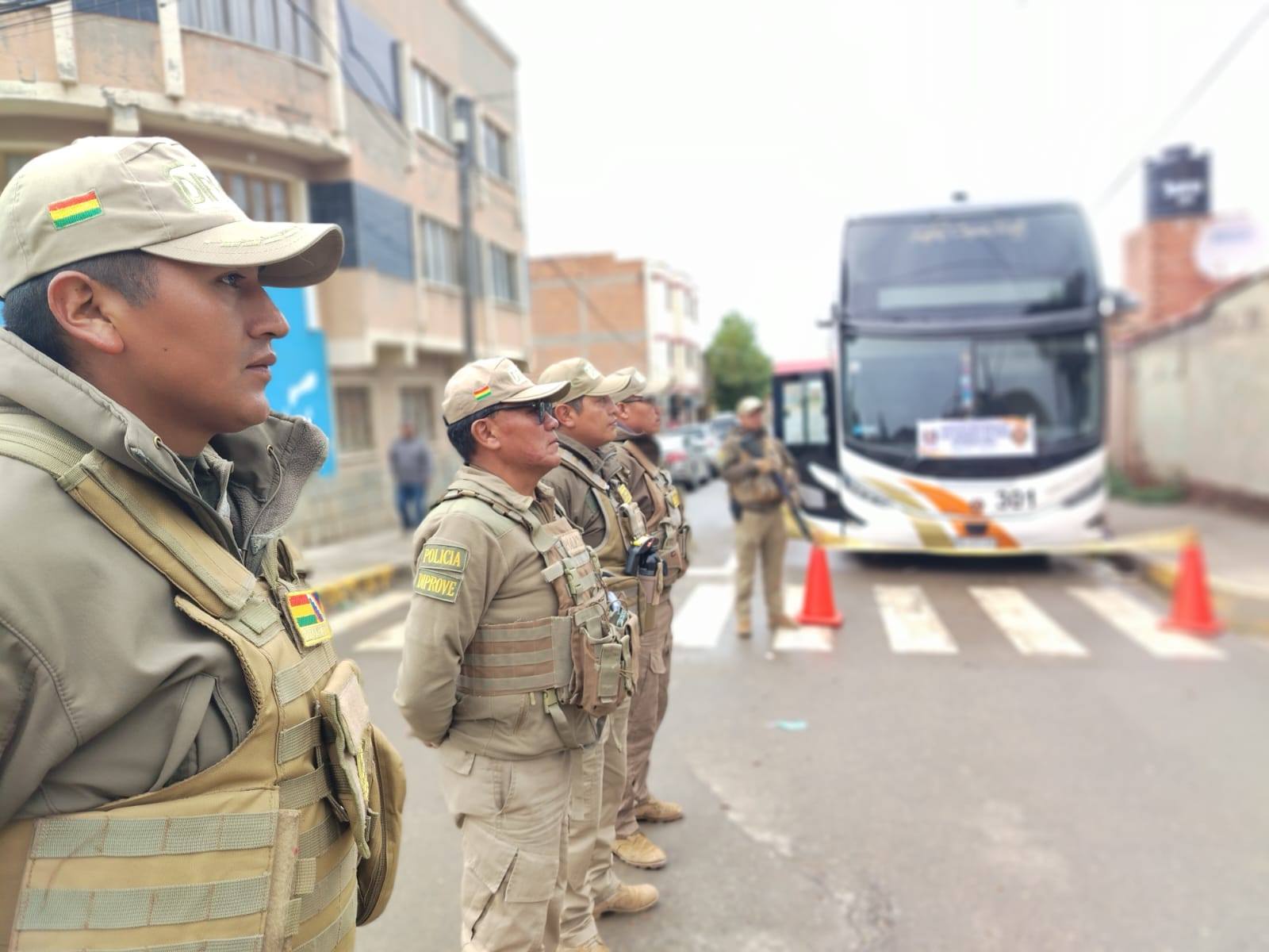 Bus recuperado por operativo de la Diprove Bolivia. Foto: Policía Boliviana