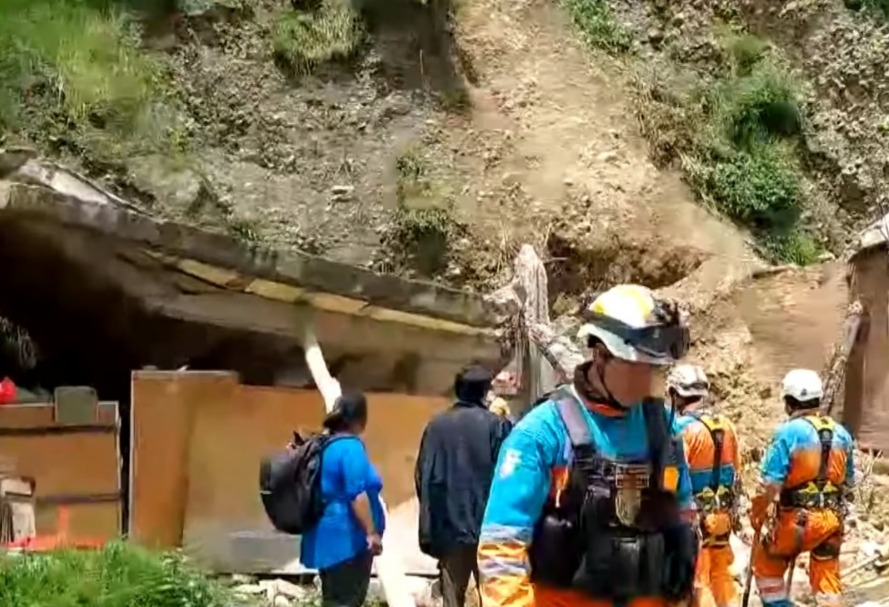 Deslizamiento de talud aplasta una vivienda en Chasquipampa y provoca la muerte de un hombre 