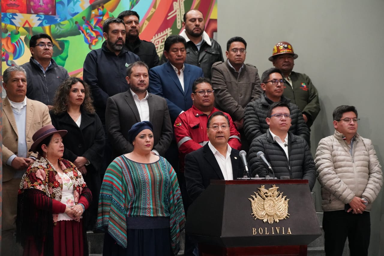 Arce dispone horario continuo y clase virtuales como parte de las 10 medidas para enfrentar problema de carburantes