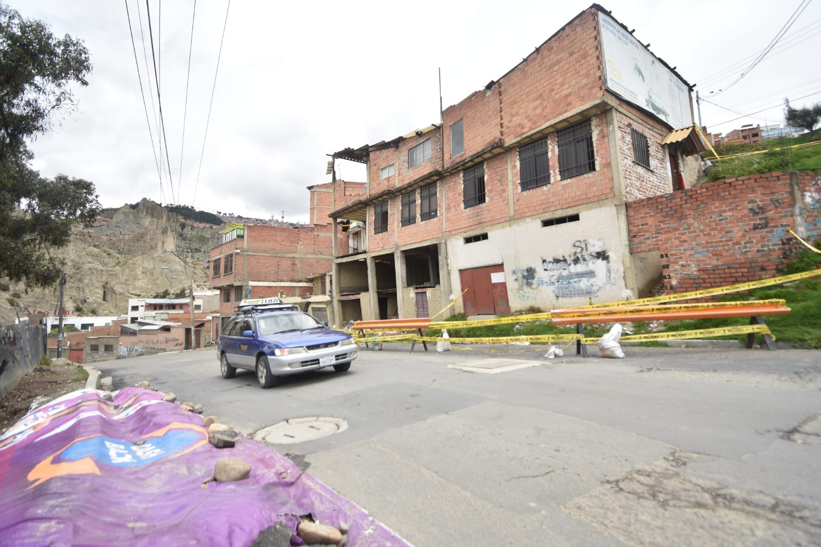 Cierran avenida Francisco Bedregal en La Paz por riesgo de colapso en el sector