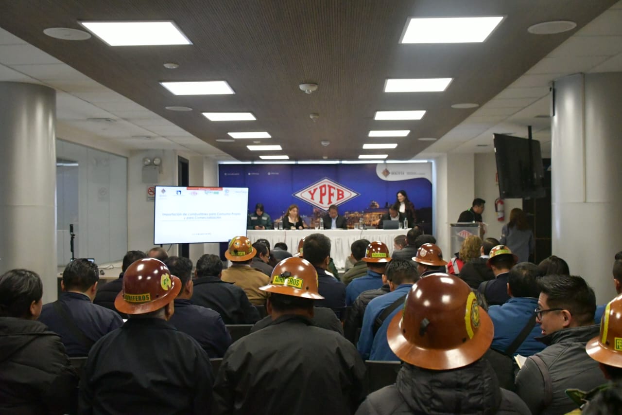 Taller de capacitación de importación de combustibles para consumo propio y comercialización en La Paz. Foto: MHE