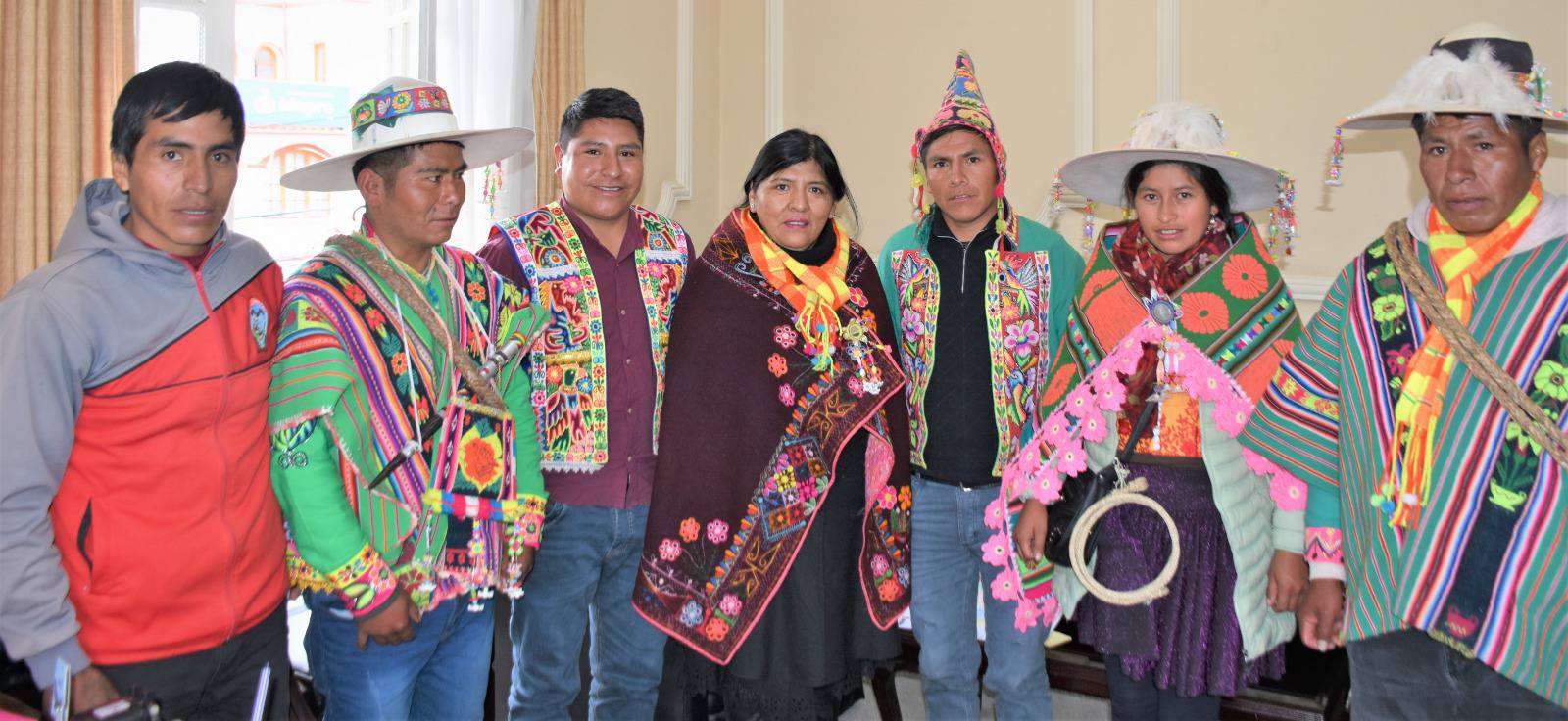 Reunión entre la vocal del TSE, Nelly Arista y representantes originarios de la comunidad Pocoata de Potosí. Foto: TSE