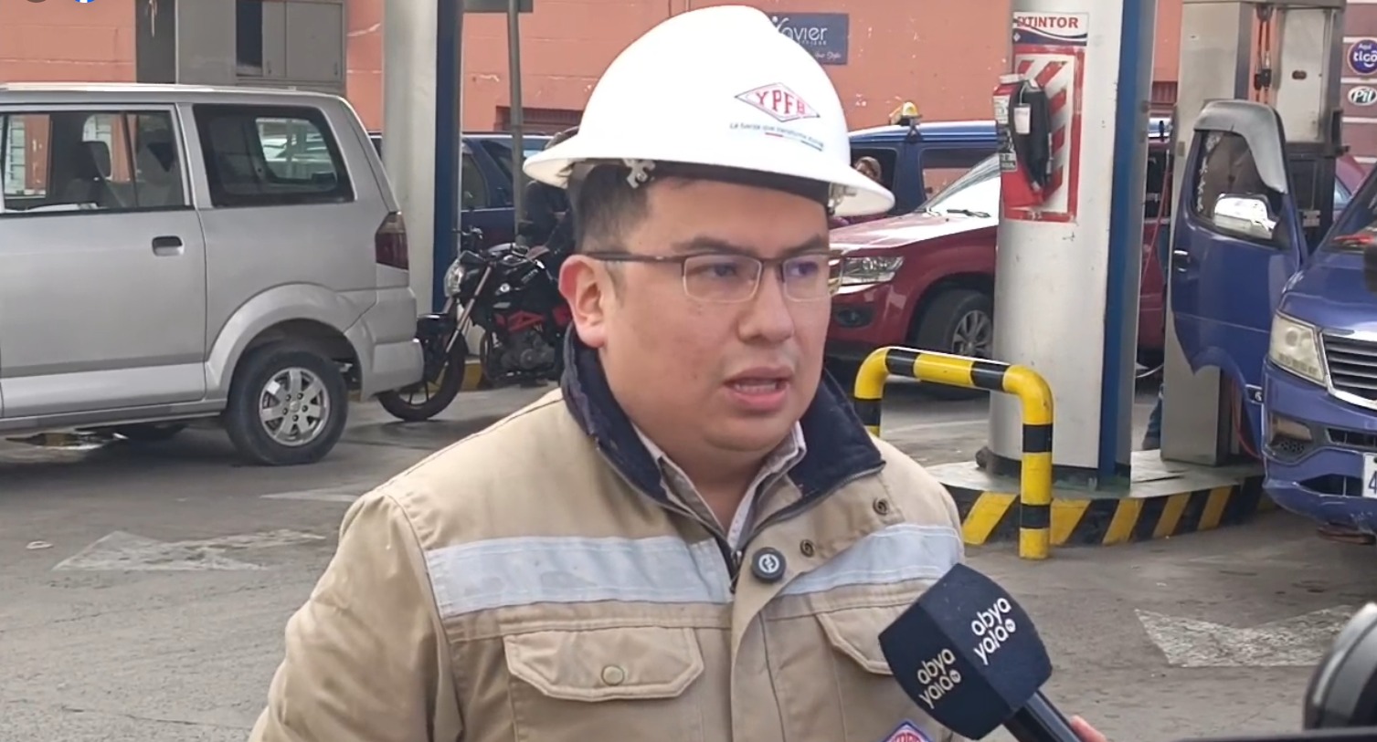 YPFB despacha 80 cisternas con combustibles para La Paz y reporta que bloqueos en El Alto impiden paso 