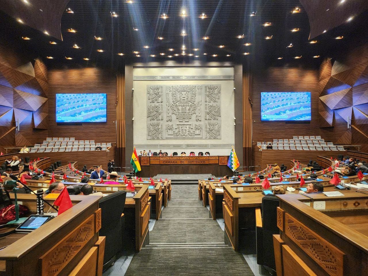 Llaman a sesión de Diputados para tratar dos leyes sobre las elecciones y créditos por $us 335 millones