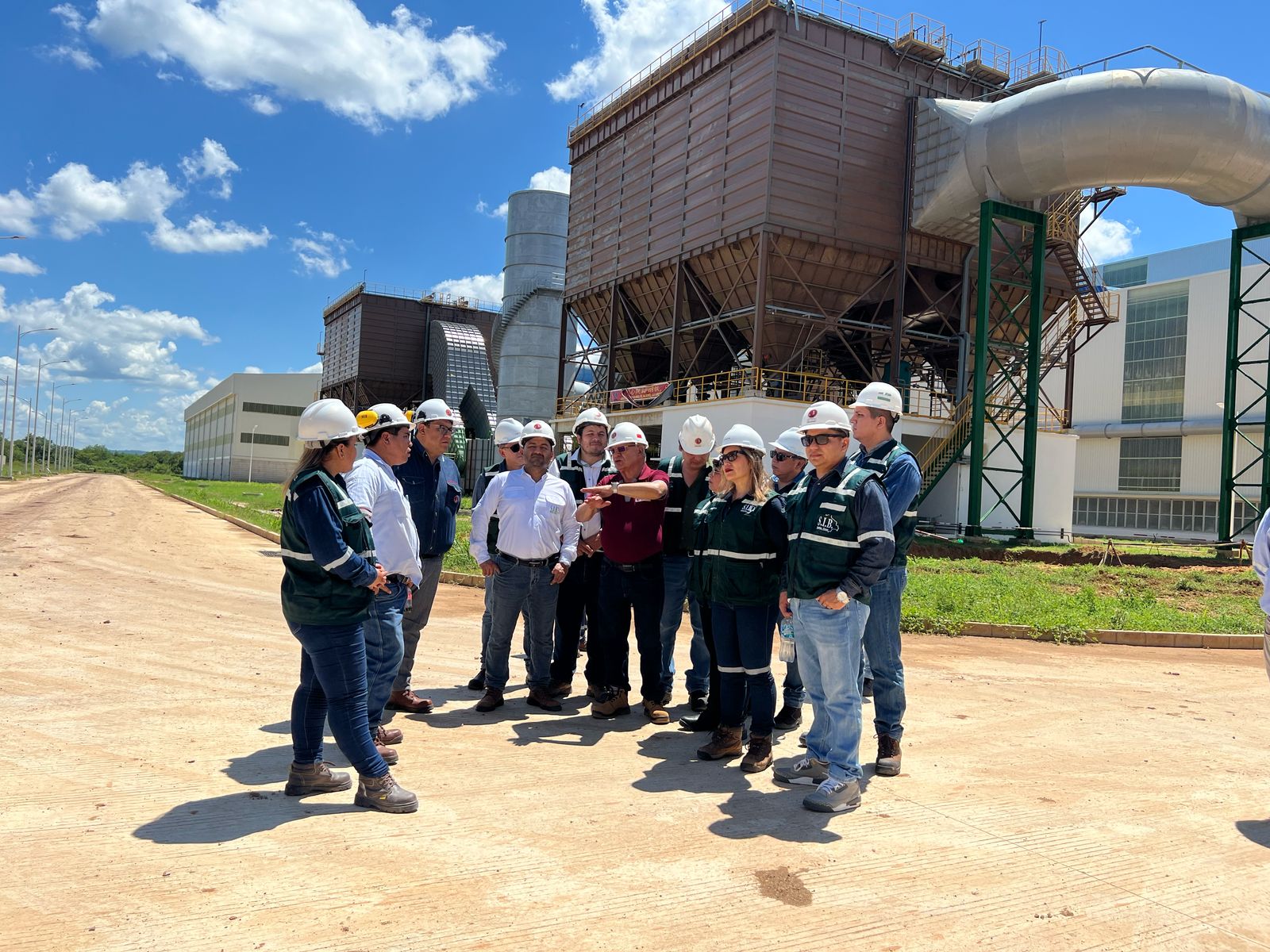 Sociedad de Ingenieros verifica funcionamiento del Complejo Siderúrgico del Mutún de Santa Cruz 