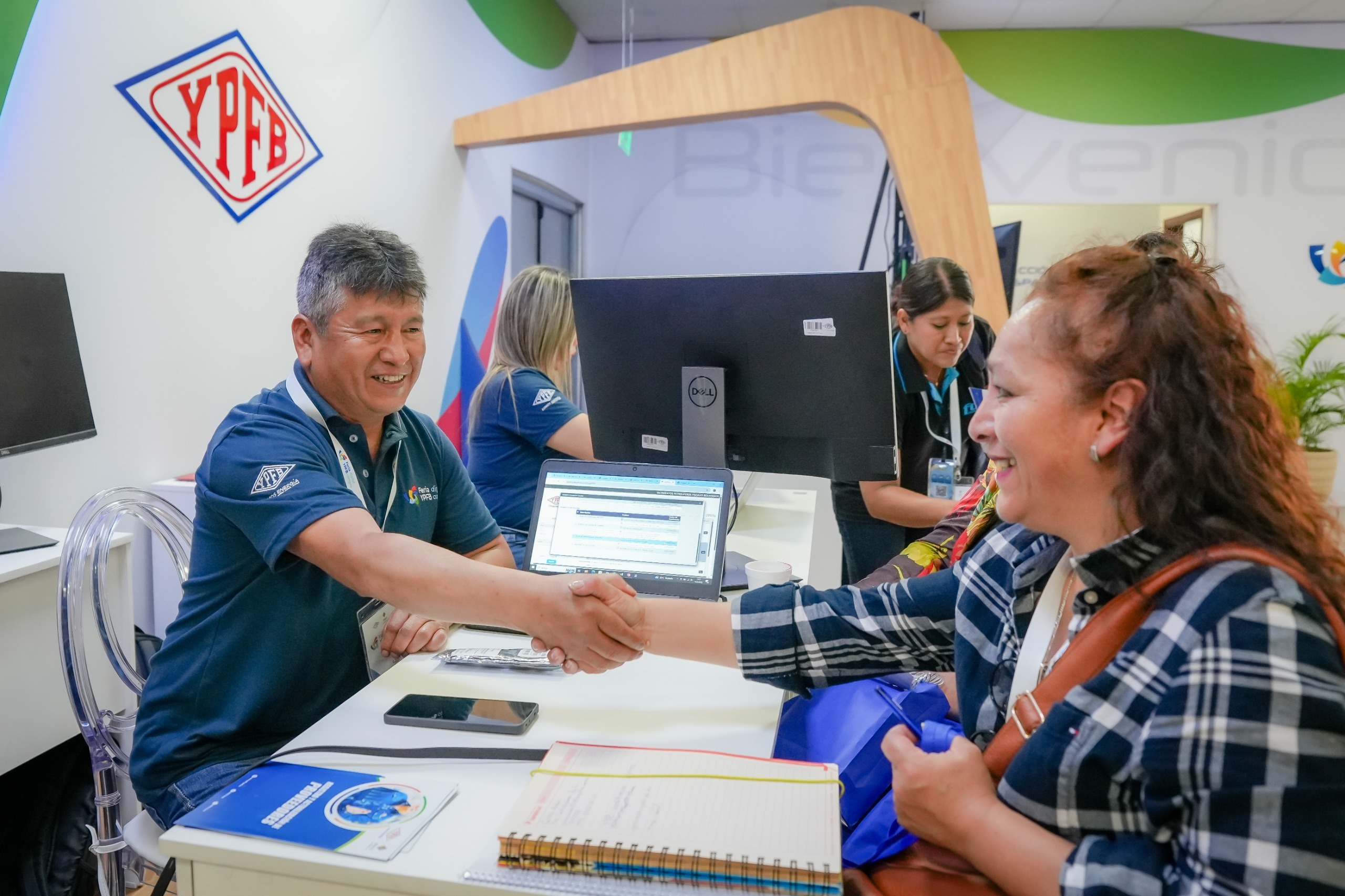 YPFB presenta 600 procesos de contratación y espera mover Bs 2.700 millones