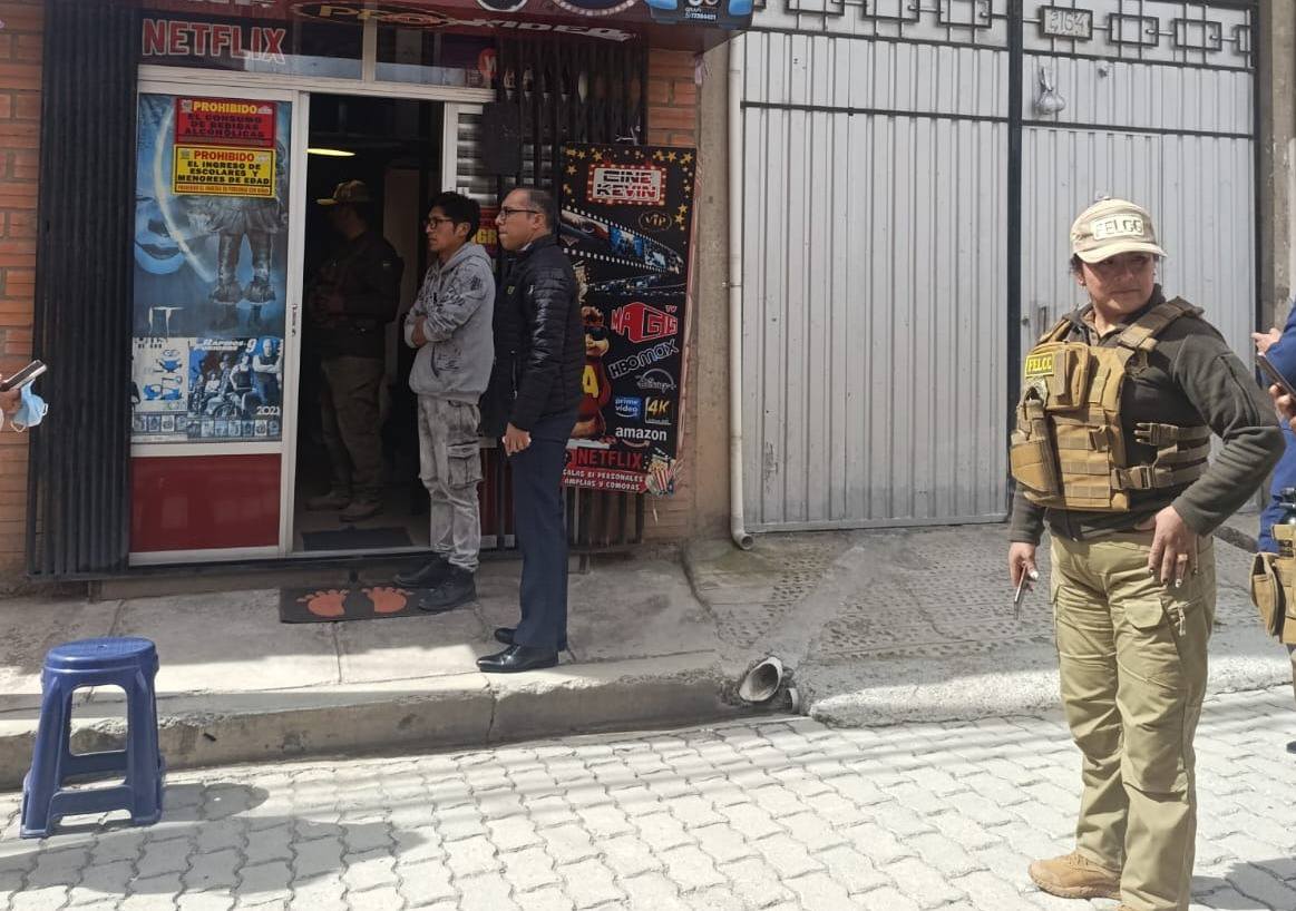 Aprehenden a 3 personas tras un operativo por corrupción de menores en El Alto. Foto: FGE