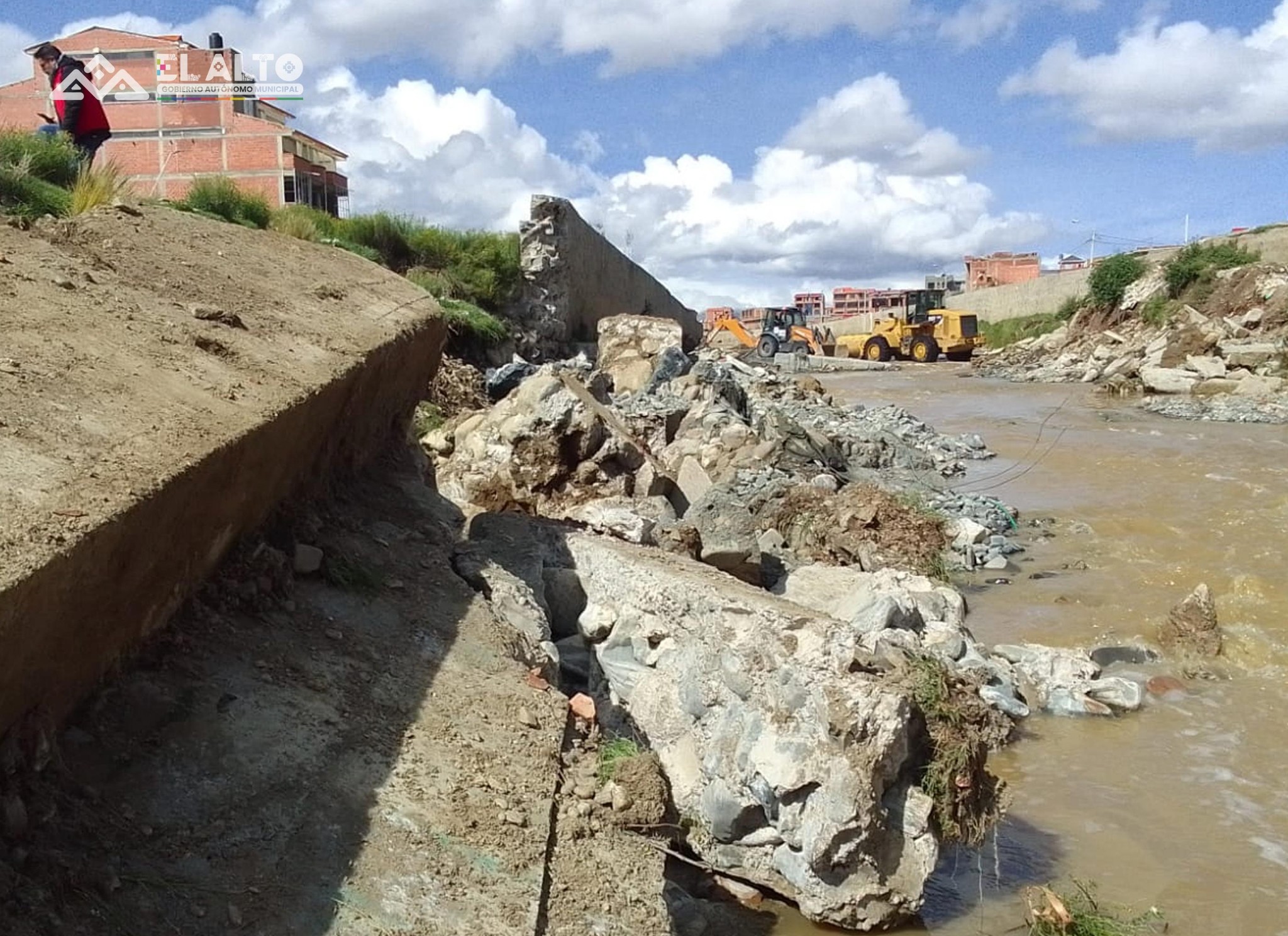 Alcaldía de El Alto se compromete a reconstruir muros de contención en el río Seco tras colapso por lluvias