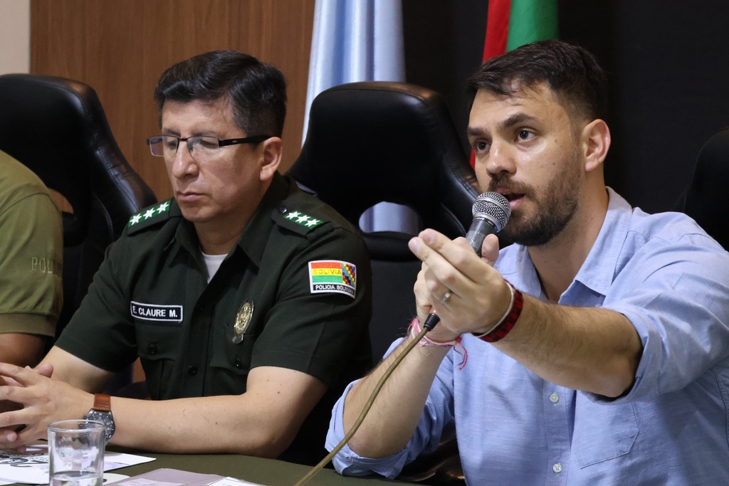 Del Castillo asegura que “ni palitos, ni fortines” impedirán aprehensión de Evo Morales