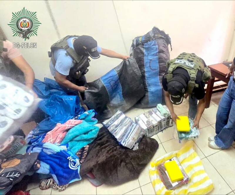 Secuestran 30 paquetes de cocaína camuflados en frazadas y sábanas que pretendían trasladar hacia Argentina 
