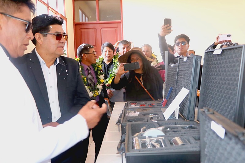 Unidad educativa en Potosí estrena moderno laboratorio por su 52° aniversario