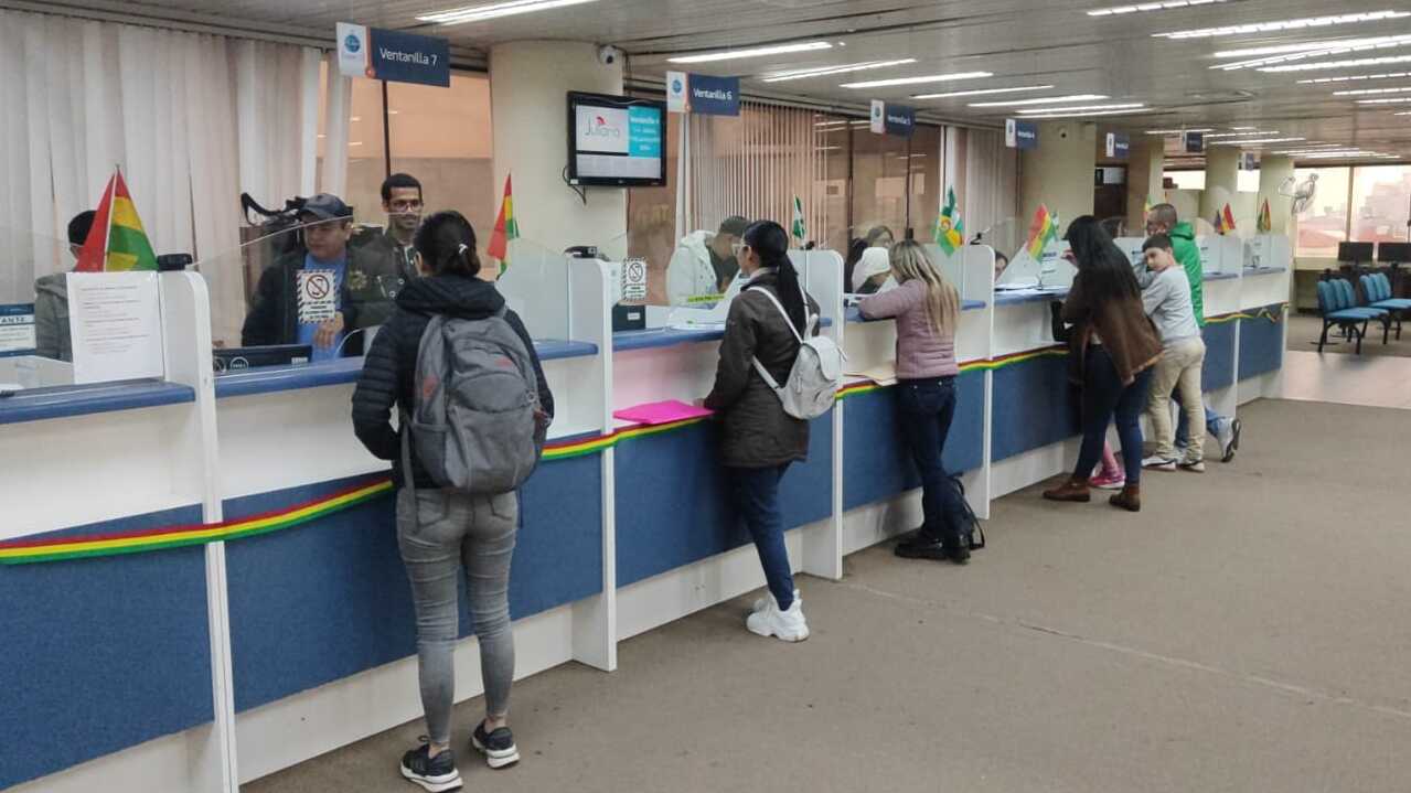 Migración suspende entrega de pasaportes, servicio será restablecido el 7 de mayo