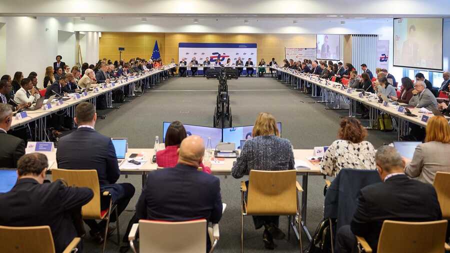 Bolivia participa en encuentro birregional en Polonia para fortalecer la lucha antidrogas 