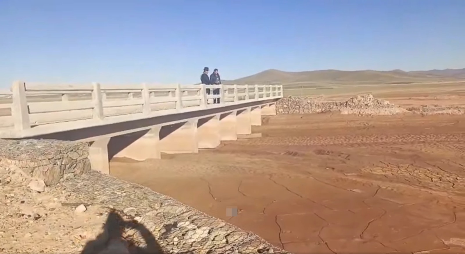 Inspección a la obra finalizada de construcción de 2 puentes vehiculares en el municipio de Sica Sica. Foto: FDI