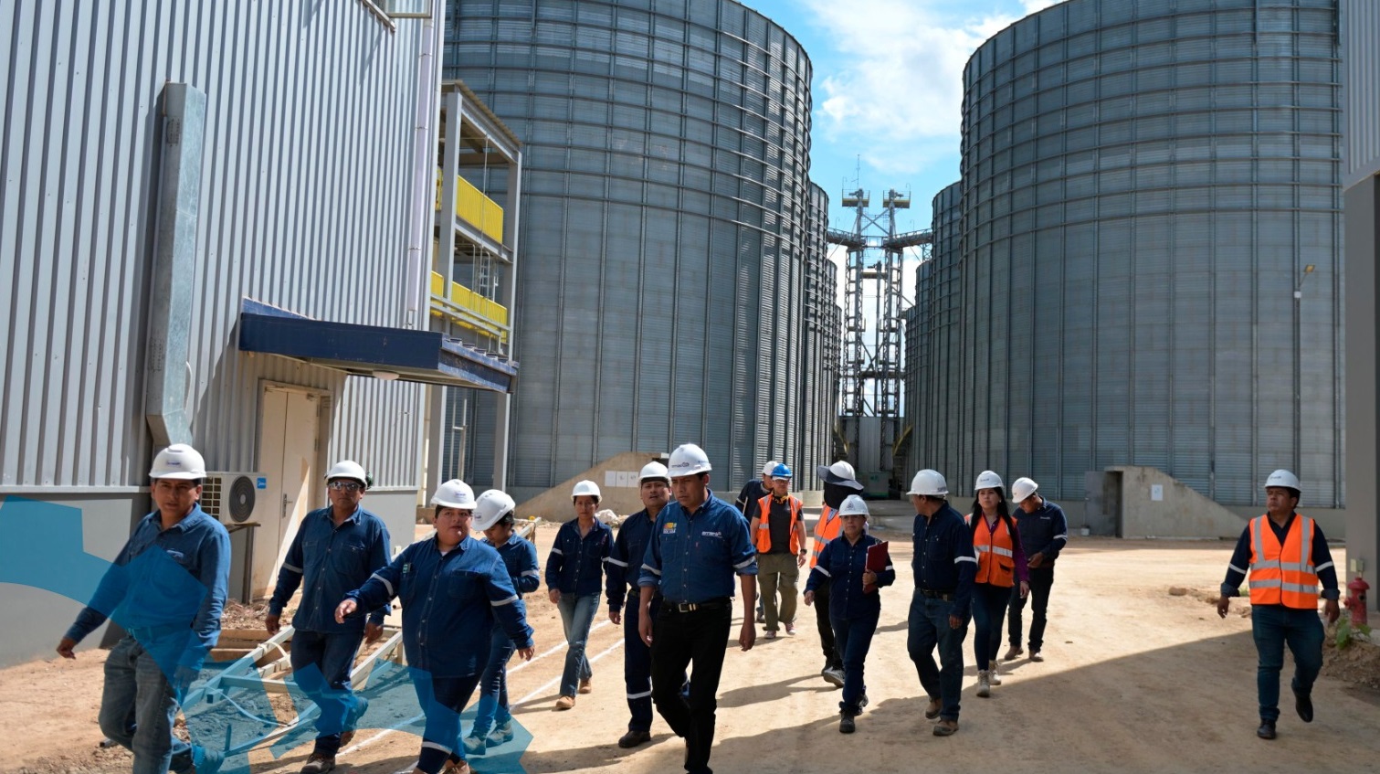 Inspeccionan y verifican las operaciones de la industria estatal de soya en San Julián