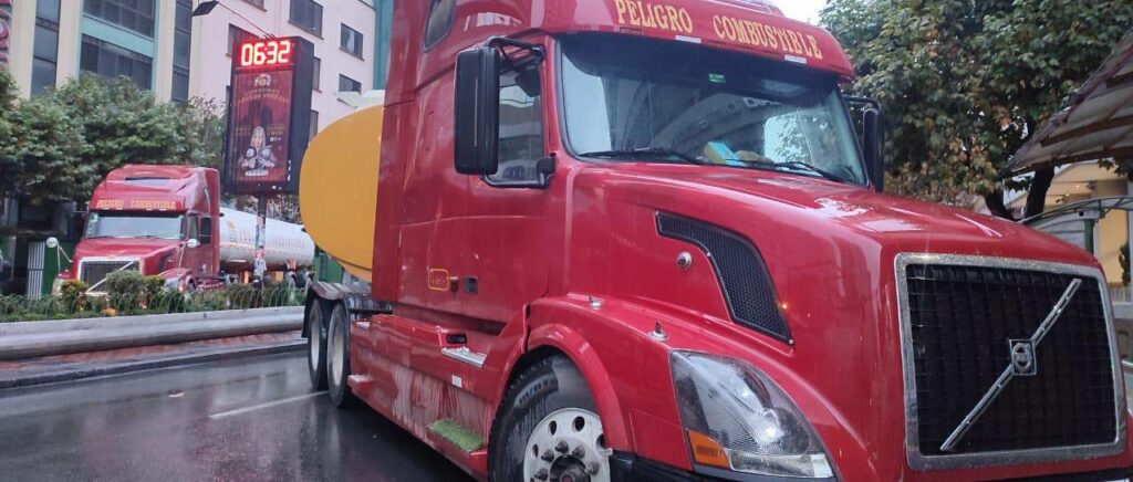 Desde YPFB alertan que mercado negro acopia combustible y afecta al consumidor