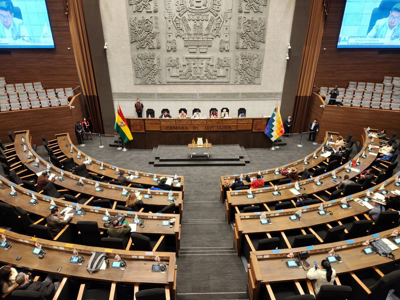 Diputados agenda tratamiento de ocho créditos por más de $us 526 millones