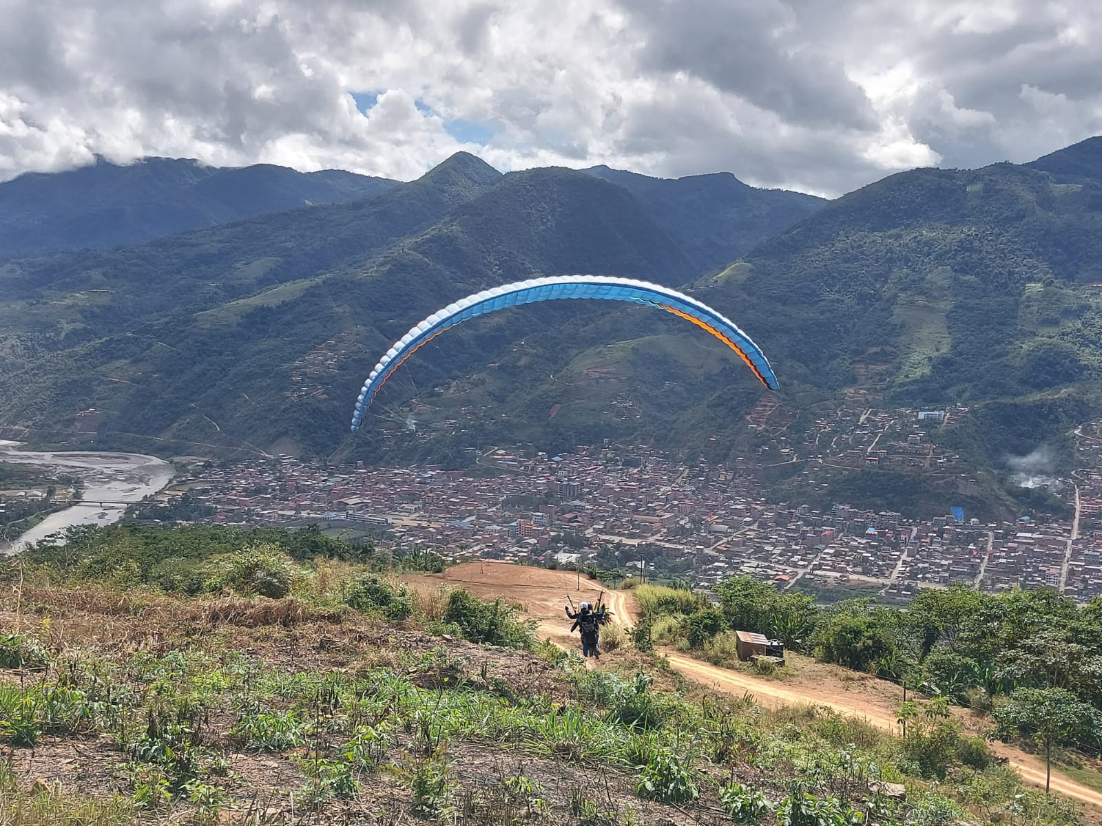 Invitan al encuentro de parapente “Aventureros del Cielo” en Sorata el próximo fin de semana