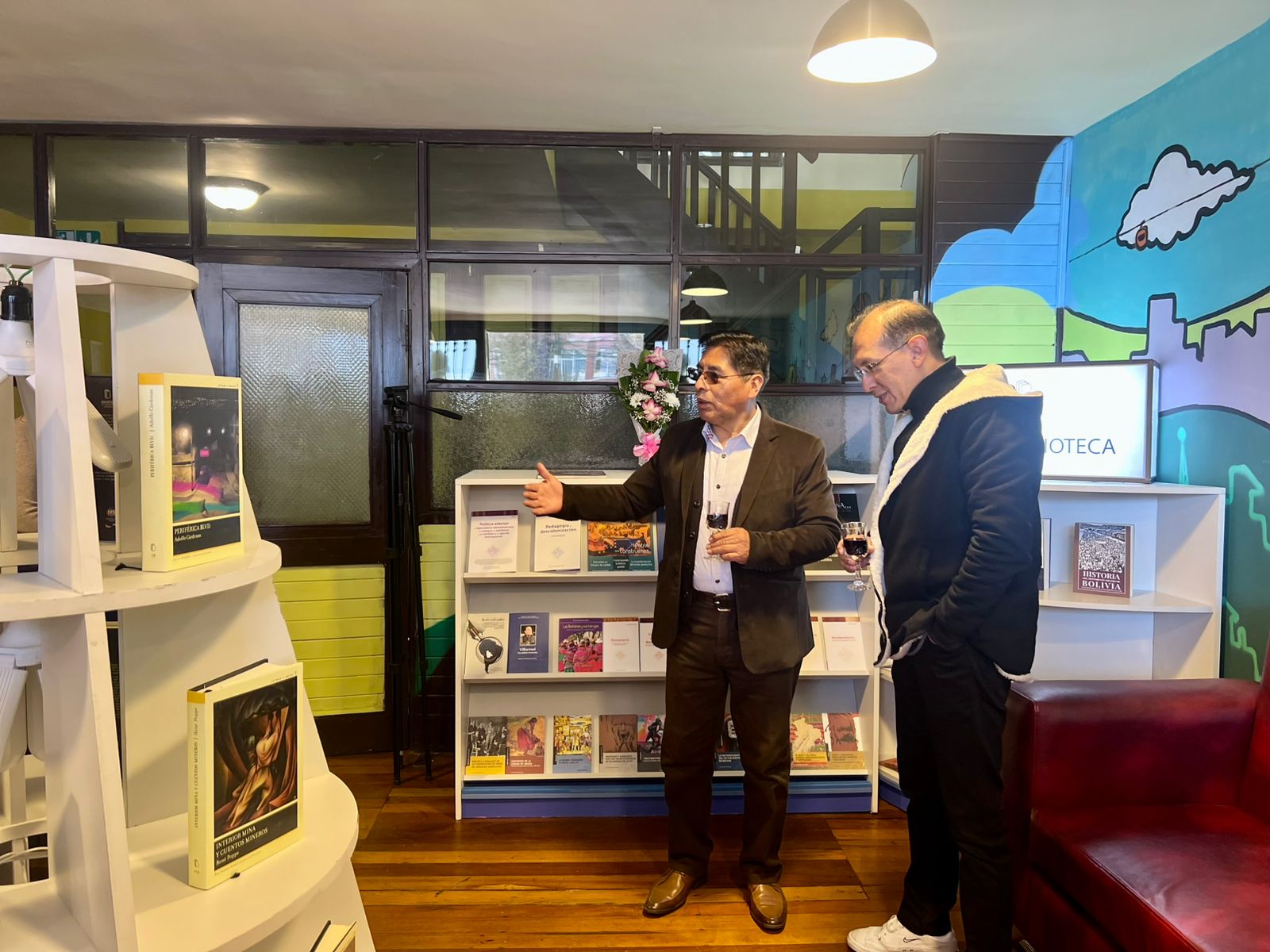 Inauguran una sala de lectura en predios de la línea Roja de Mi Teleférico en la ciudad de La Paz 