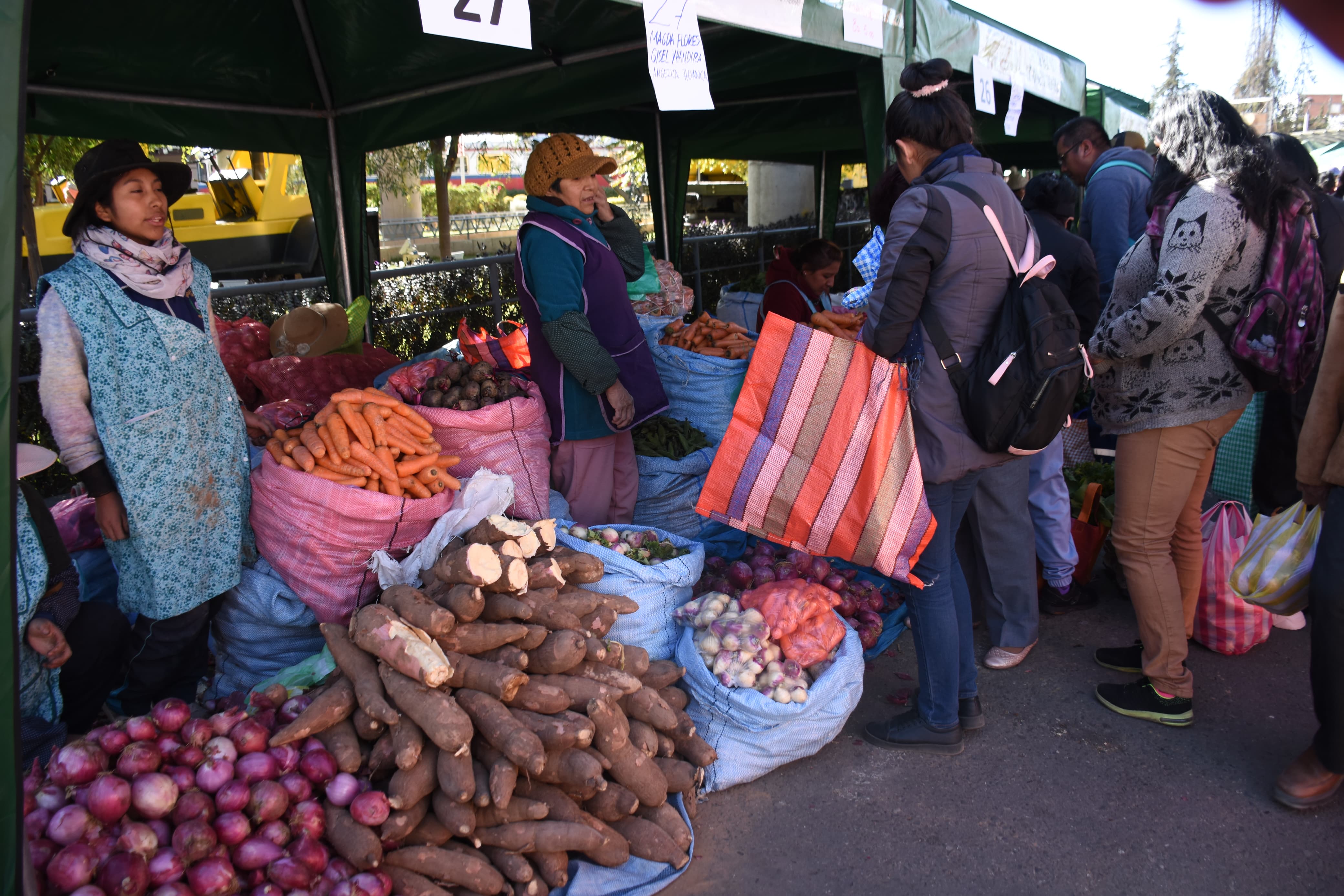 Feria “Del campo a la olla” en la urbe paceña generó movimiento de cerca de Bs 400.000
