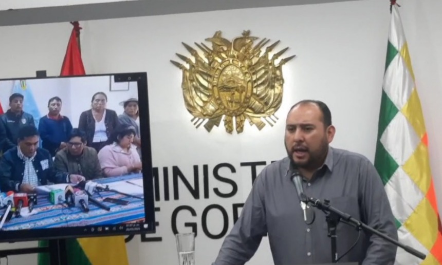 Ministro Ríos condena amenazas del diputado evista Arce contra un general de la Policía y su familia