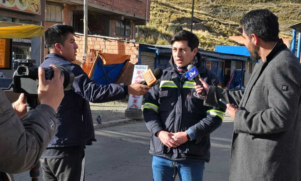 En la tranca de Urujara de La Paz incautan más de 100 litros de combustible en bidones ocultos en vehículos