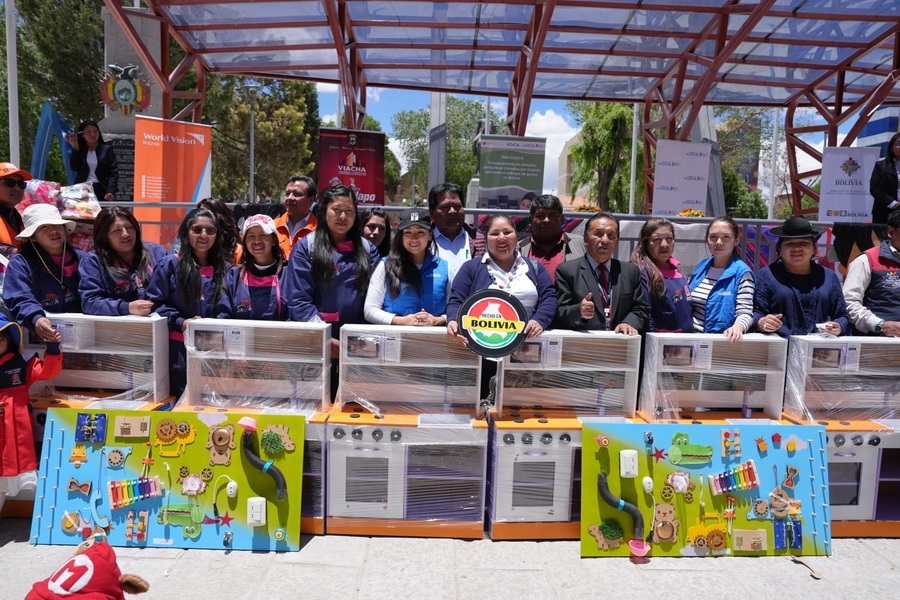 Entregan equipamiento valuado en Bs 240.000 a 8 centros de cuidado infantil en Viacha