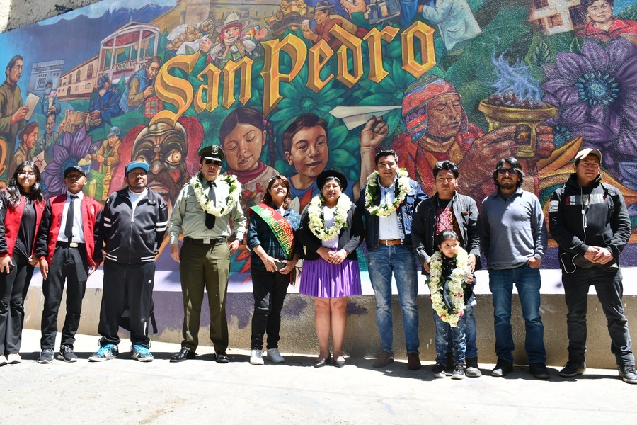 Culturas entrega un mural en San Pedro para revalorizar el patrimonio cultural de La Paz