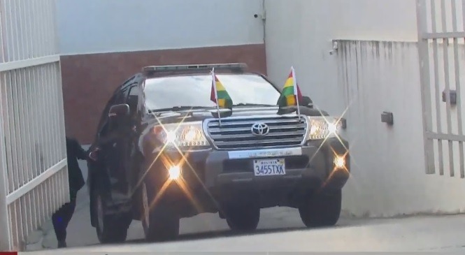 El Presidente electo ya está camino a la Plaza Murillo para su juramento en la Asamblea Legislativa