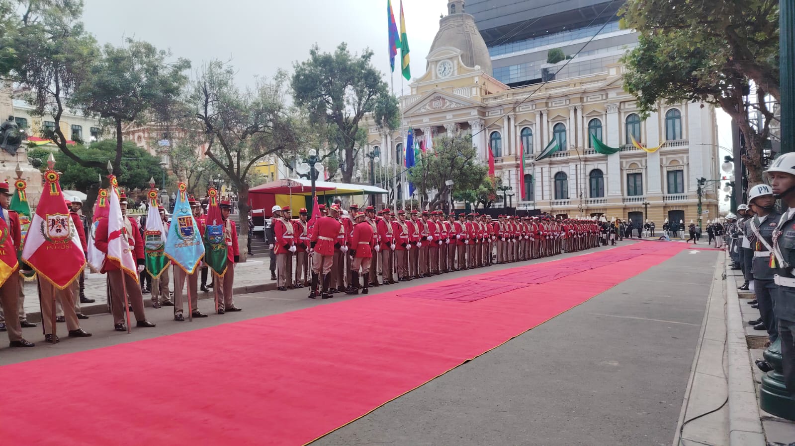 Alrededores de la plaza Murillo lucen listos para la transmisión de mando. Foto: RPOs