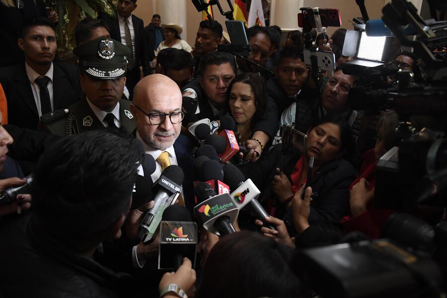 Gobierno garantiza provisión de combustibles y estabilidad económica