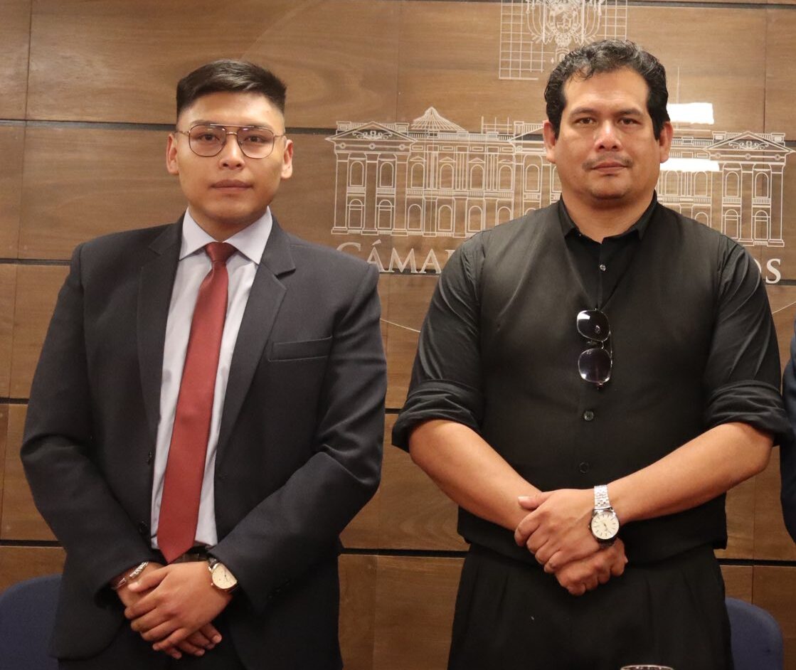 Presidente de Diputados posesiona a Jhonatan Coronado como Oficial Mayor