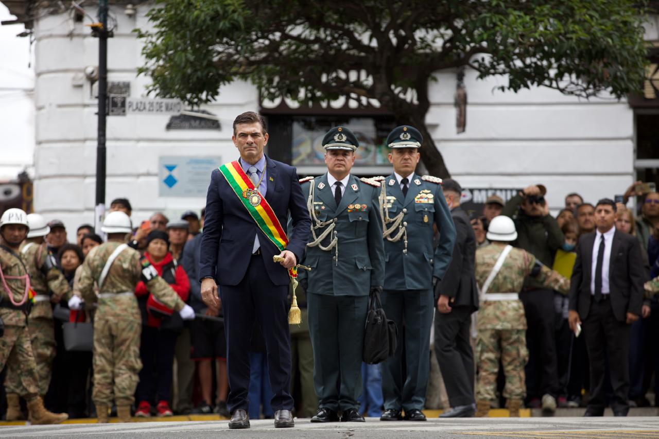 Intensa agenda bilateral: Paz anuncia hasta la siguiente semana “muy buenas noticias” sobre la llegada de dólares